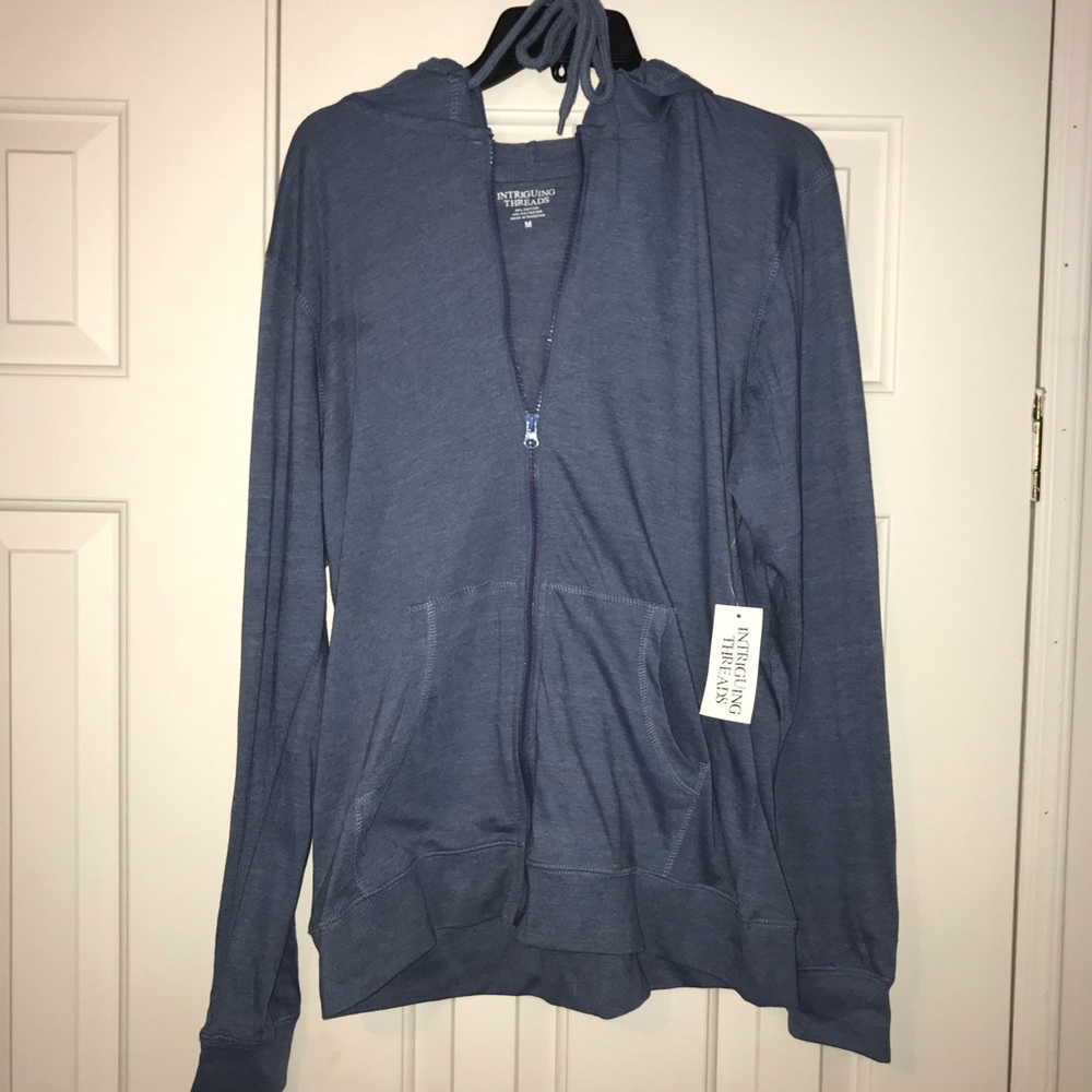 EUC Intriguing Threads Hoodie Size M.